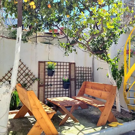 Modern House With Courtyard Nearby The Old Town Apartment *